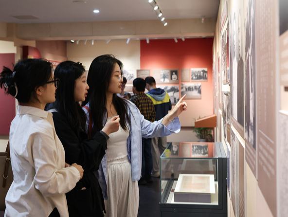 周恩來(lái)與抗日民族統(tǒng)一戰(zhàn)線史料展在南京開(kāi)展